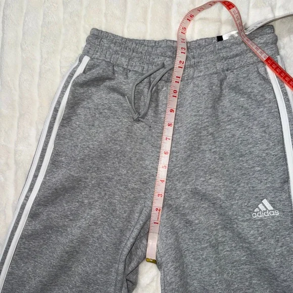 Adidas Women's XS Gray 3 Stripe Fleece Cropped Pants Sweatpants NWT‎ - Picture 8 of 10